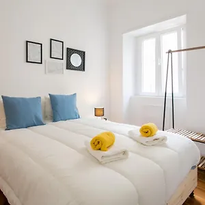 https://the-graceful-escape-3-bedroom-graca-flat.hotels-lisbon-portugal.com